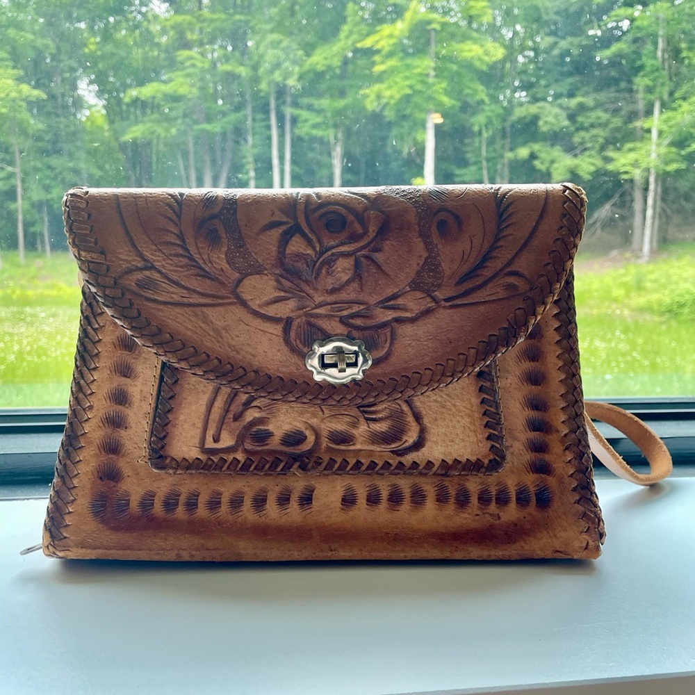 🌹 Vintage Artisan Floral Embossed Leather Clutch 🌹